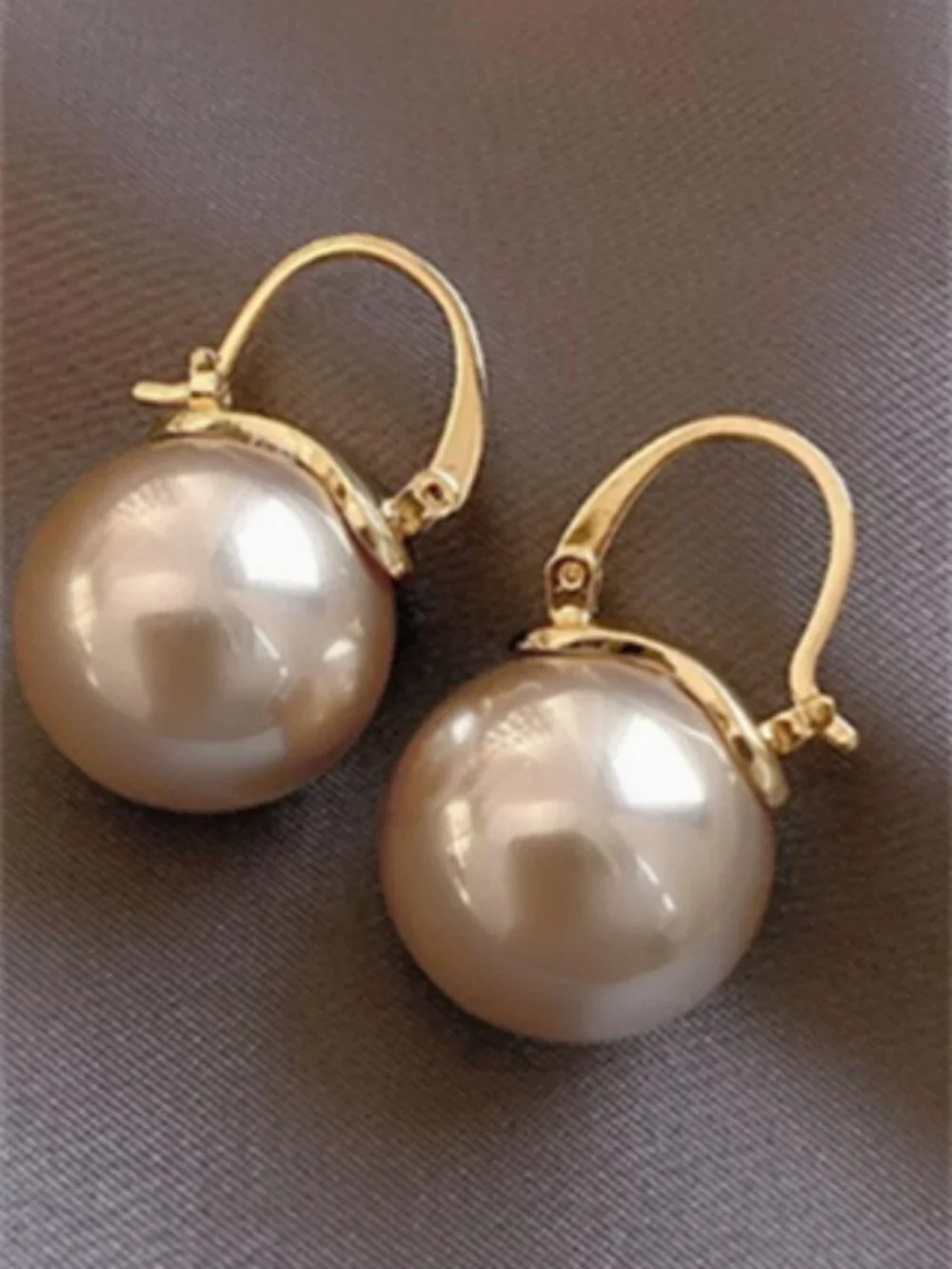 Classic Big Round Pearl Gold Tone Lever Drop Earrings Wedding Bridal Costume Jew